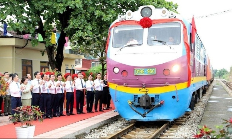 Vietnam-China cross border train service boosts trade and cultural exchange